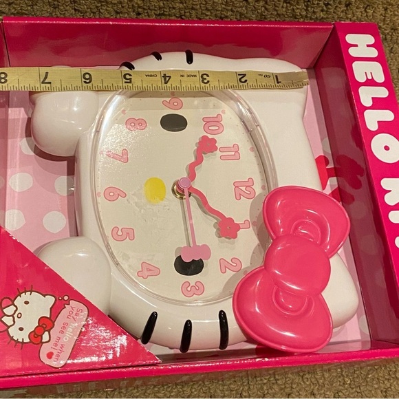 New!! HELLO KITTY 2008 Wall Clock 7”x8” - Picture 8 of 9